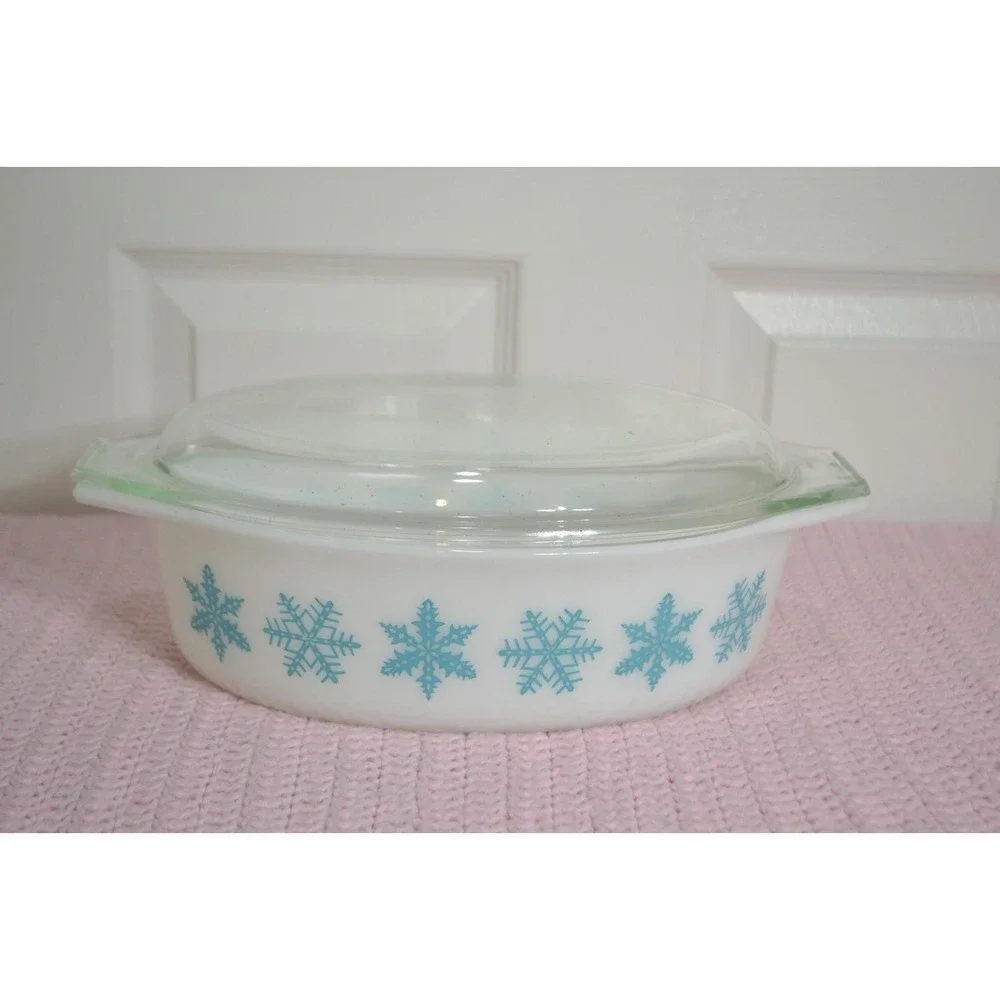 VTG Pyrex Turquoise On White Snowflake Covered Casserole w/ Lid, #045, 2 1/2 Qt